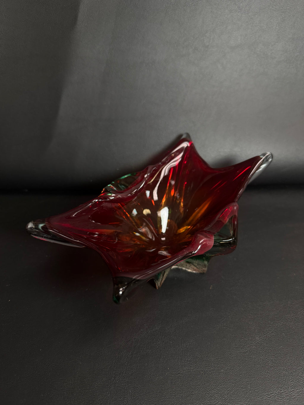 Mid-Century Modern 6-Point Star Art Glass Centerpiece Bowl – Red & Amberina