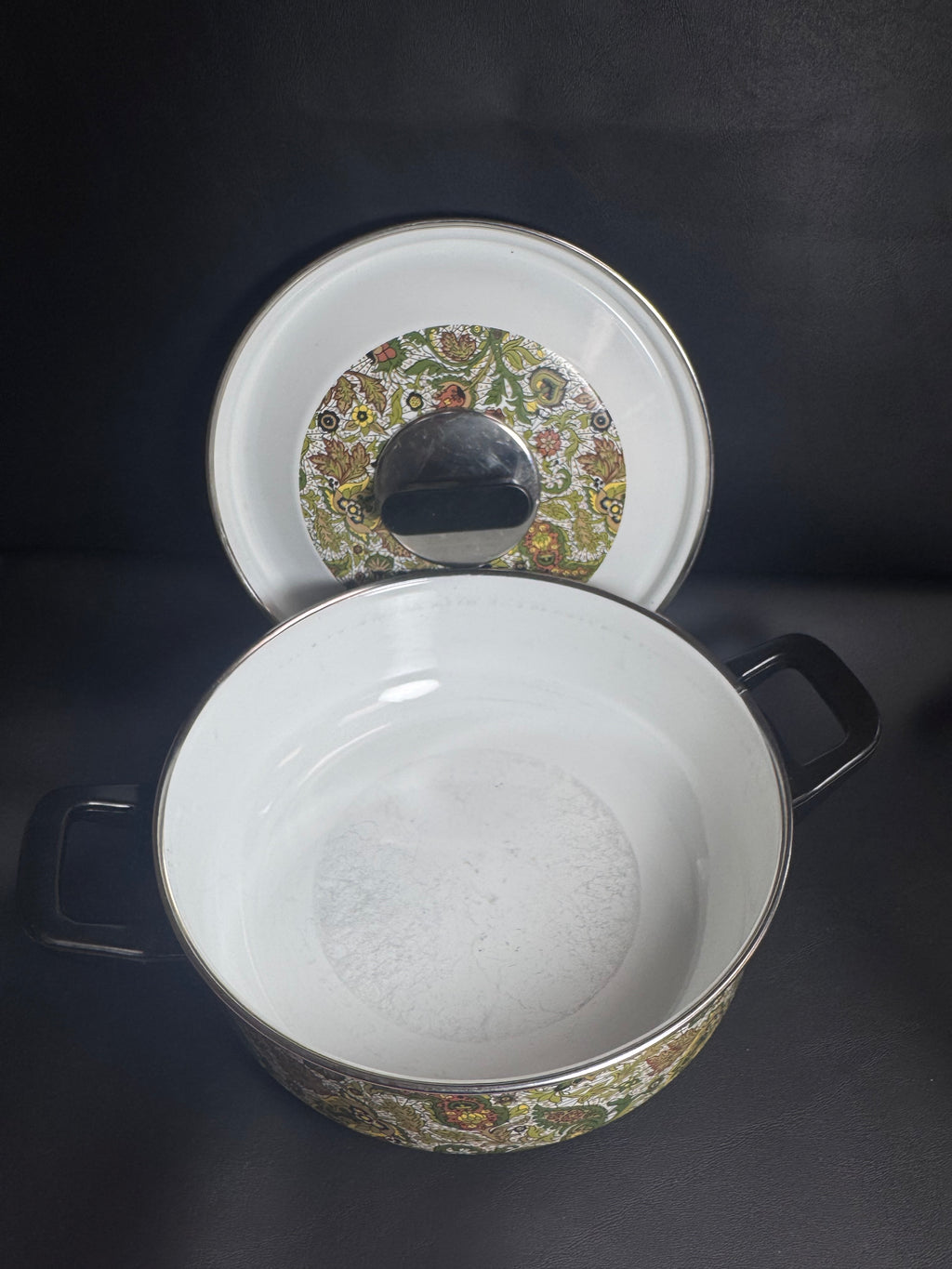 Vintage Floral Enamel Casserole Dish with Lid