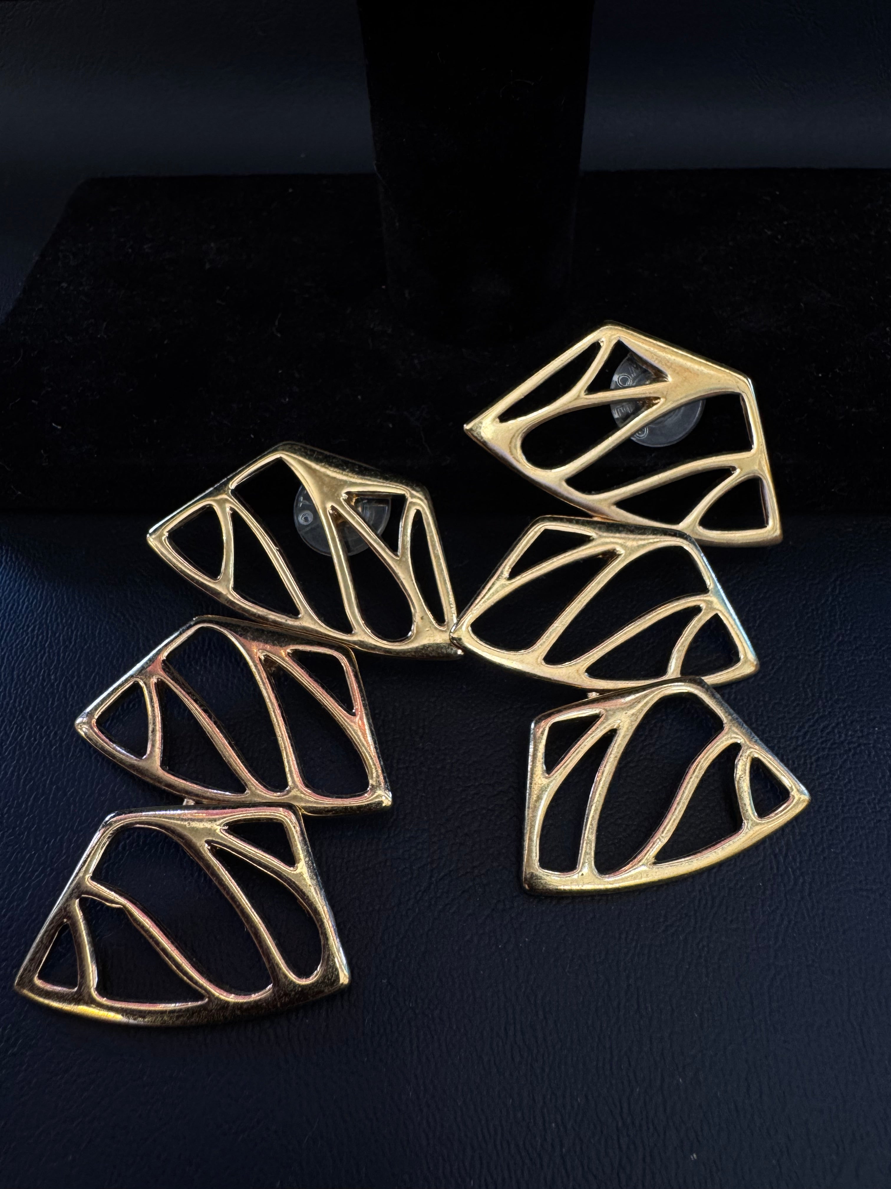 Vintage 80s Gold-Tone Tiered Fan Dangle Earrings