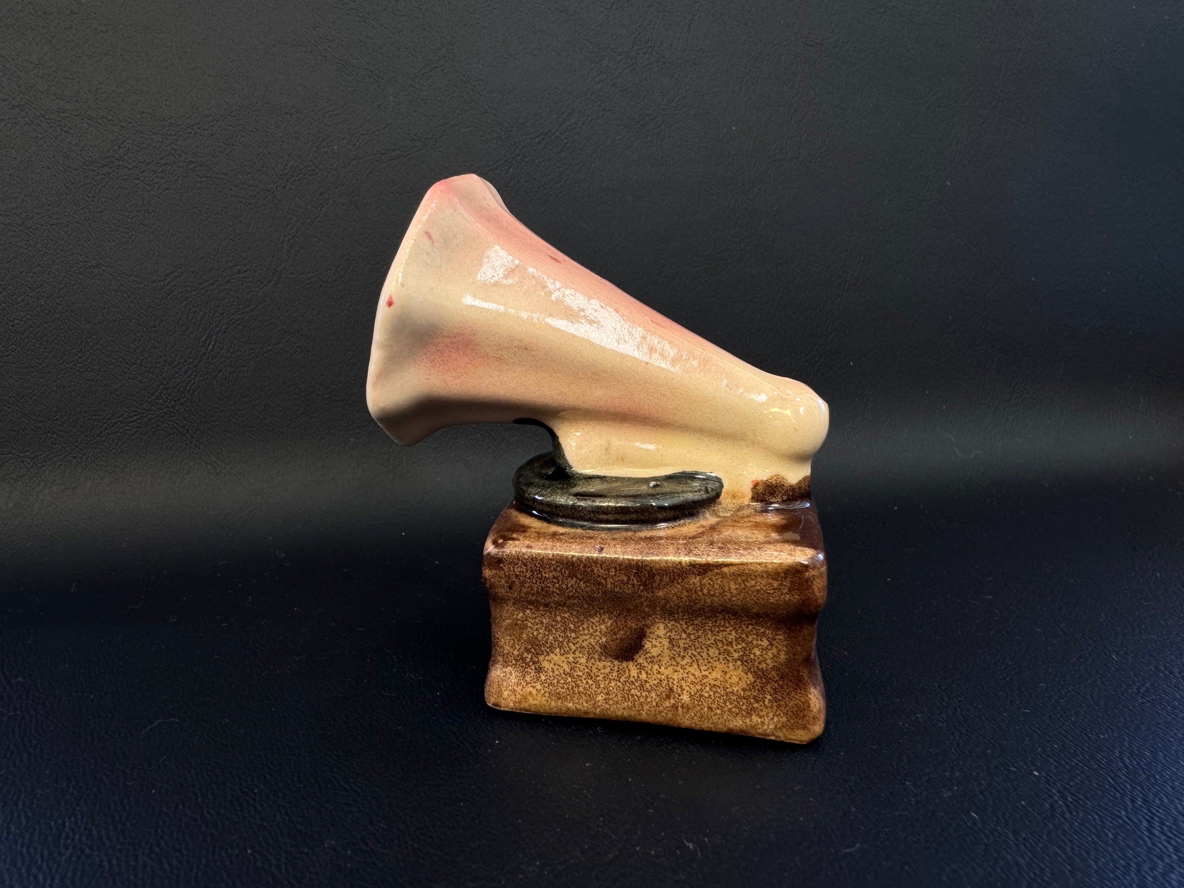 Ceramic gramophone (phonograph)