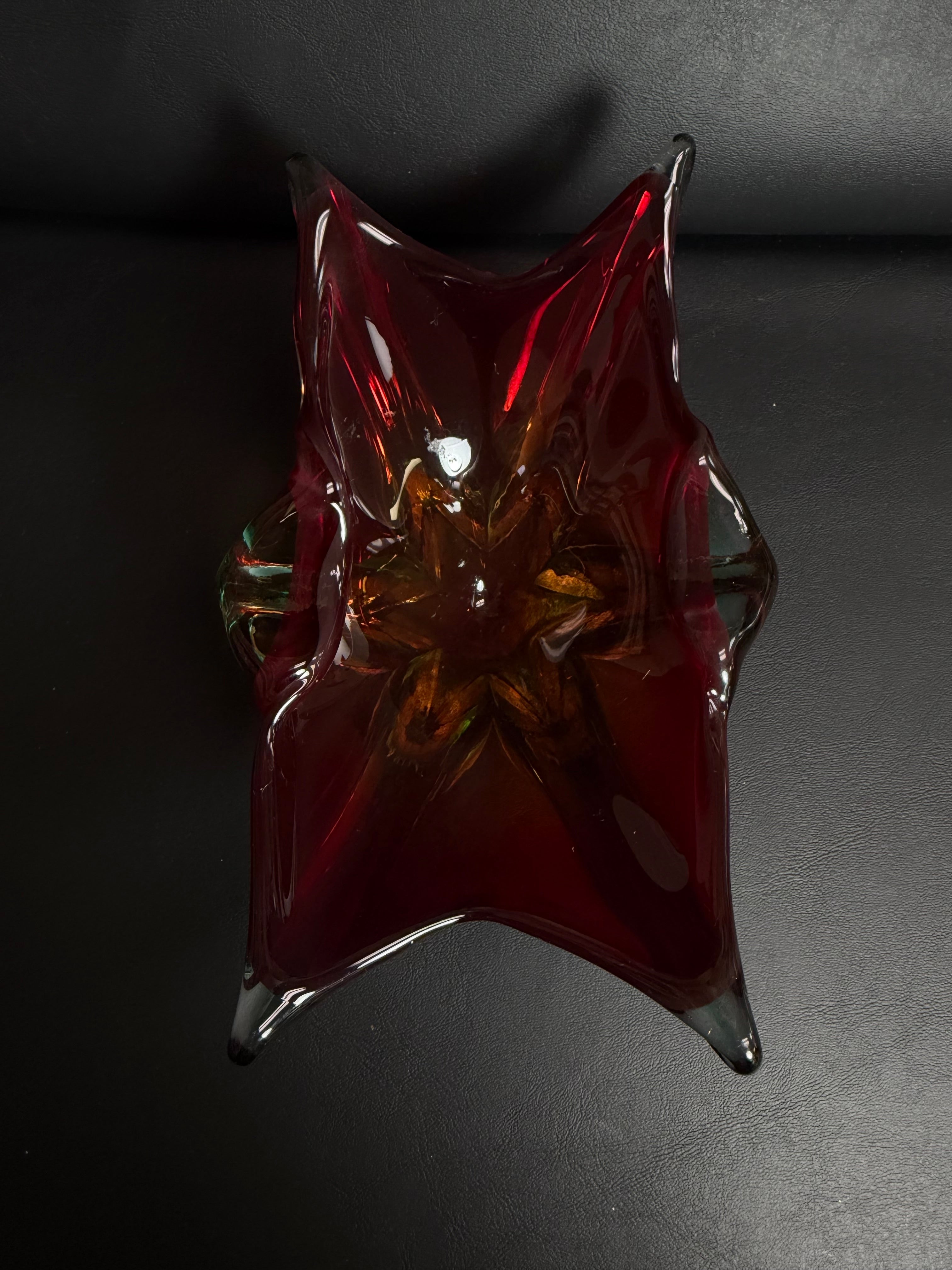 Mid-Century Modern 6-Point Star Art Glass Centerpiece Bowl – Red & Amberina