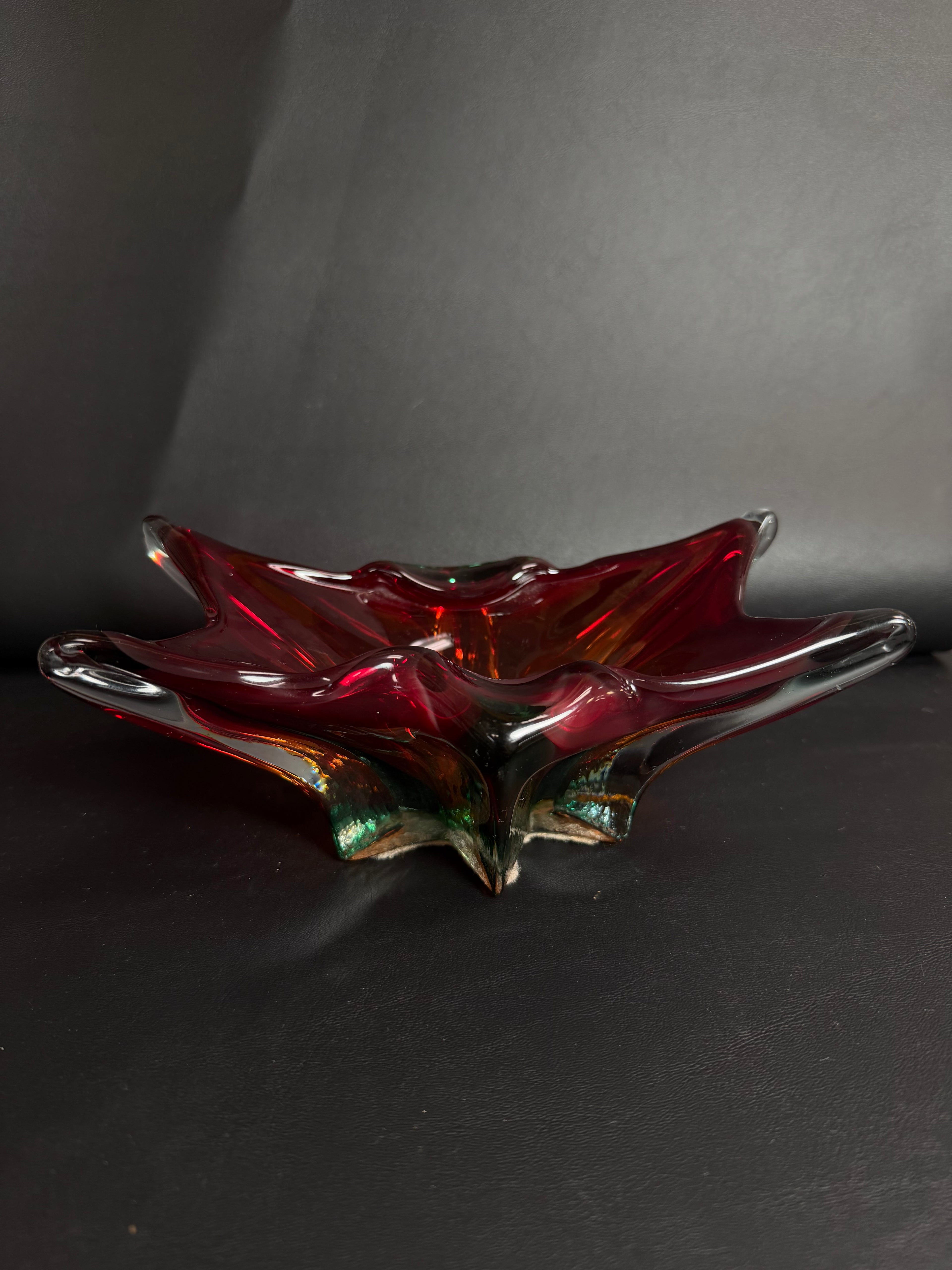 Mid-Century Modern 6-Point Star Art Glass Centerpiece Bowl – Red & Amberina