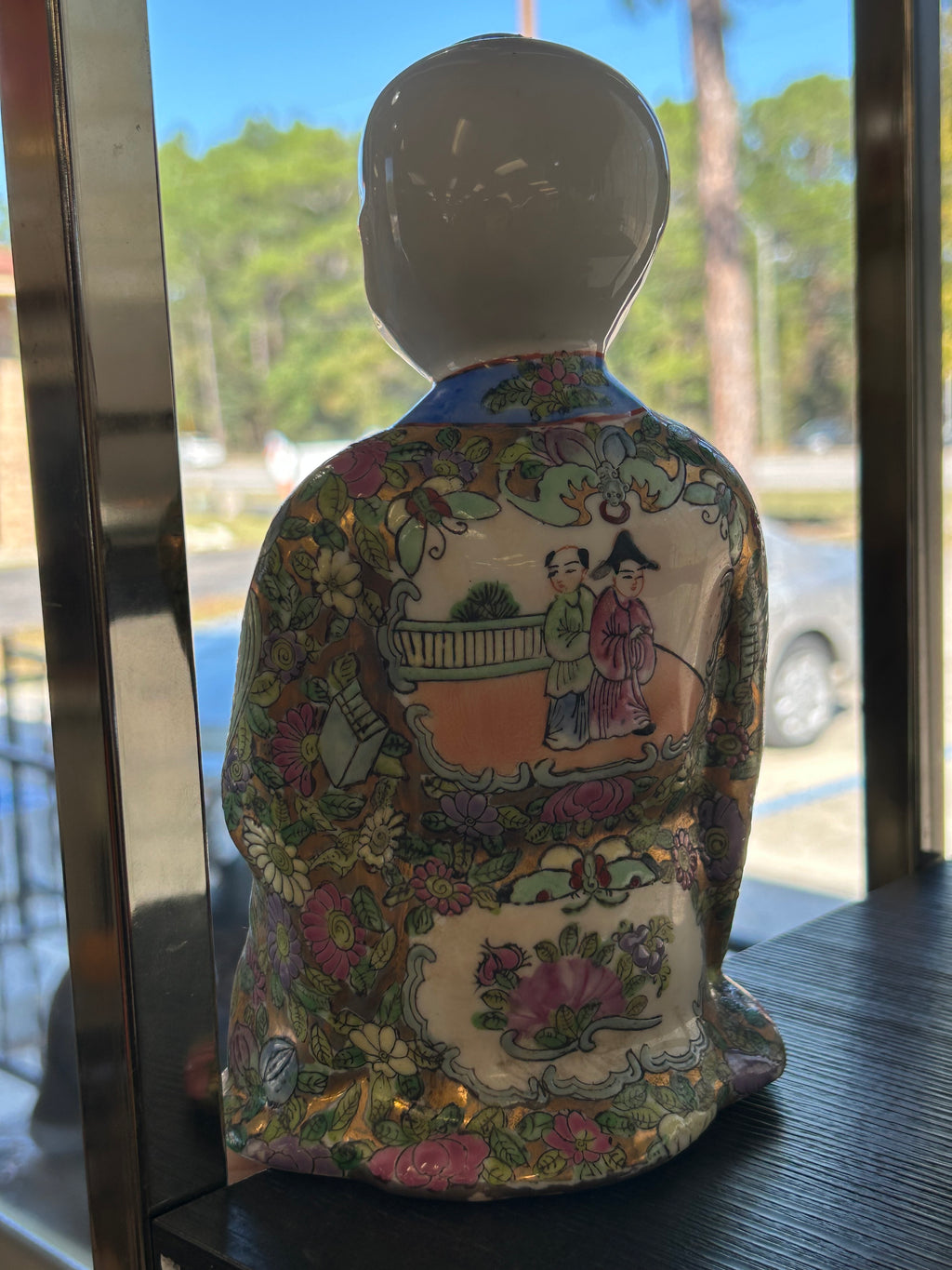 Chinese porcelain Famille Rose shelf-sitter figurines